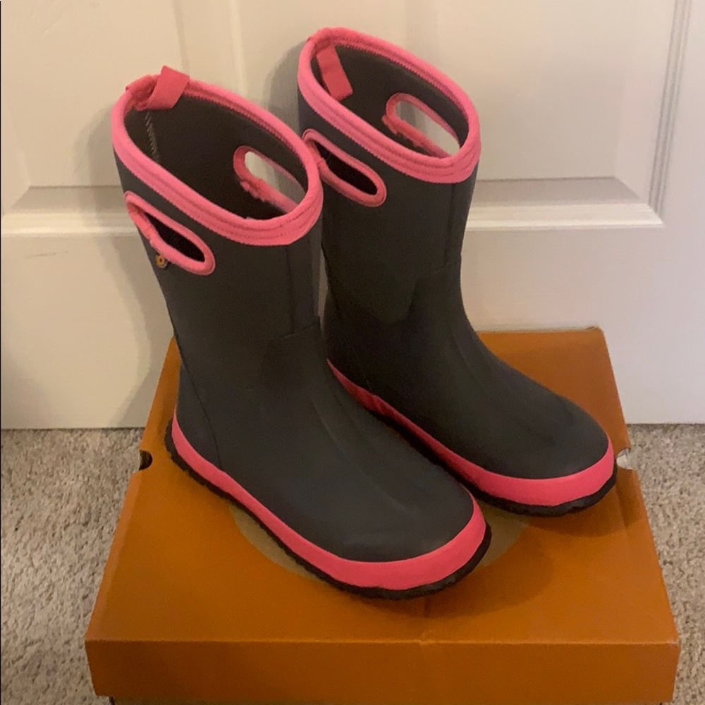 NWT Bogs boots kids size 5 - Picture 1 of 4